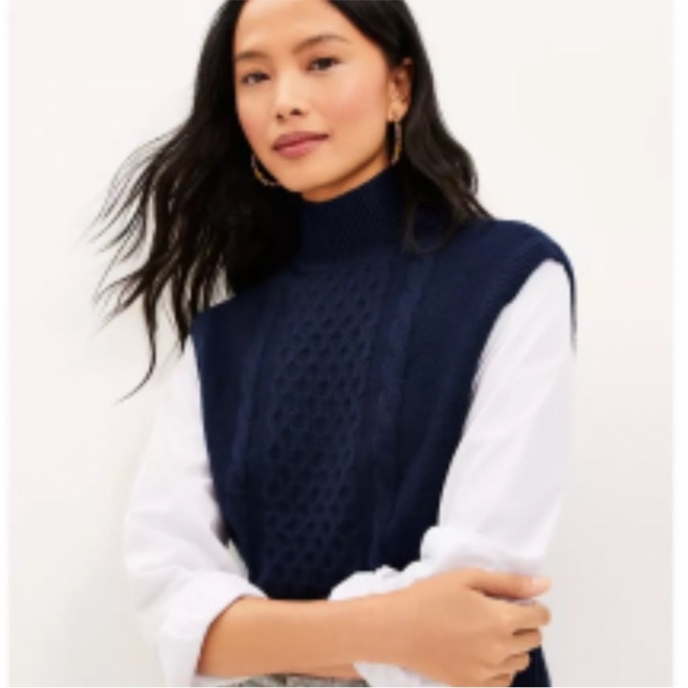 LOFT MIXED MEDIA NAVY CABLE KNIT SWEATER WHITE SLEEVES EUC WORN ONCE